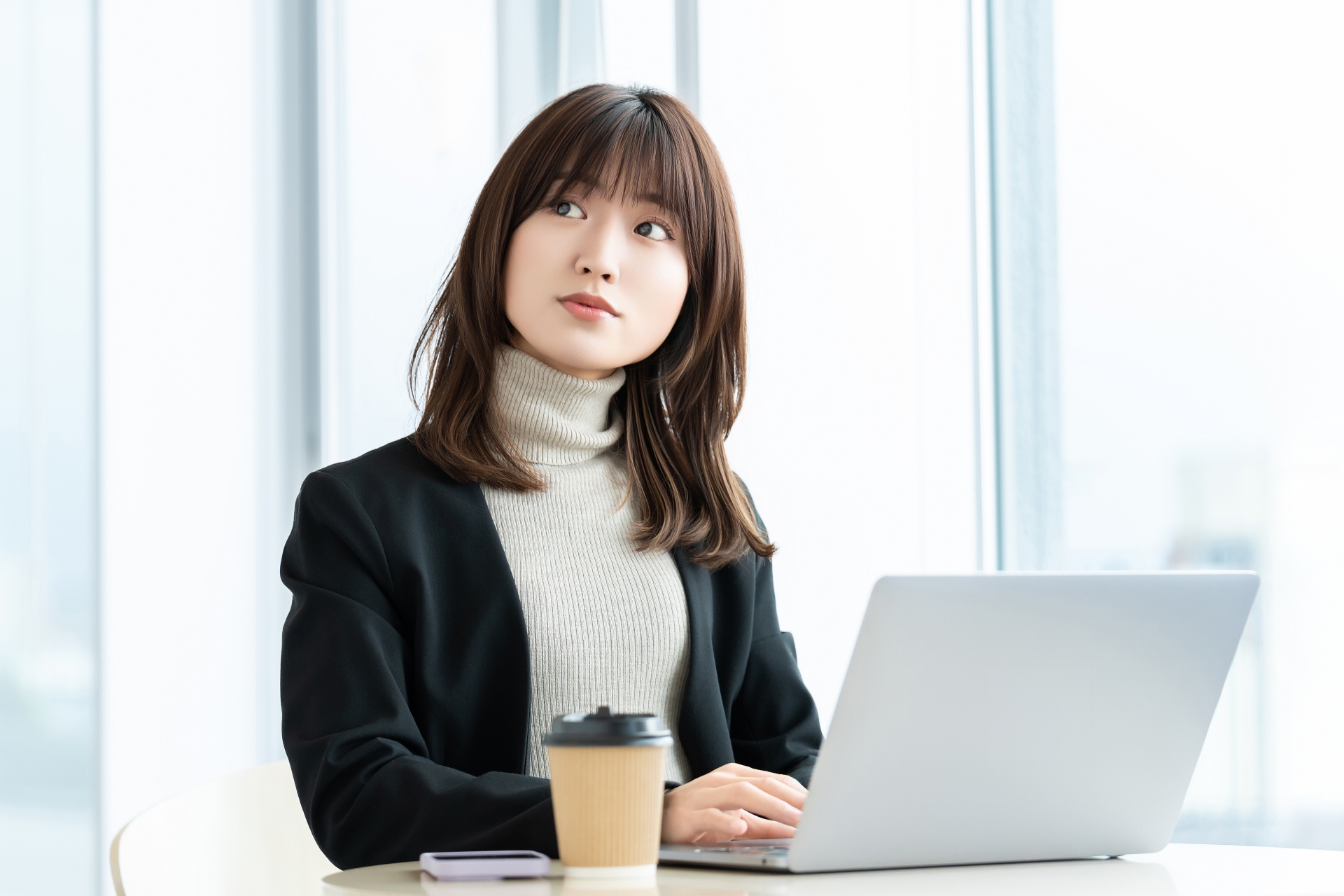 もう悩まない!AIがサポートする企画書作成で仕事の質を上げる